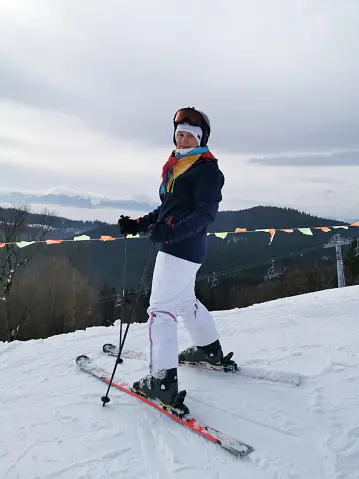 sebigaz.ro | Cum să te îmbraci pentru o zi de ski: Ghid complet pentru confort și siguranță pe pârtie